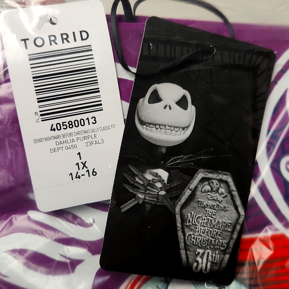 ❤️NWT VINTAGE TORRID TEE - NIGHTMARE BEFORE CHRISTMAS SALLY HALLOWEEN TOP - Picture 6 of 14